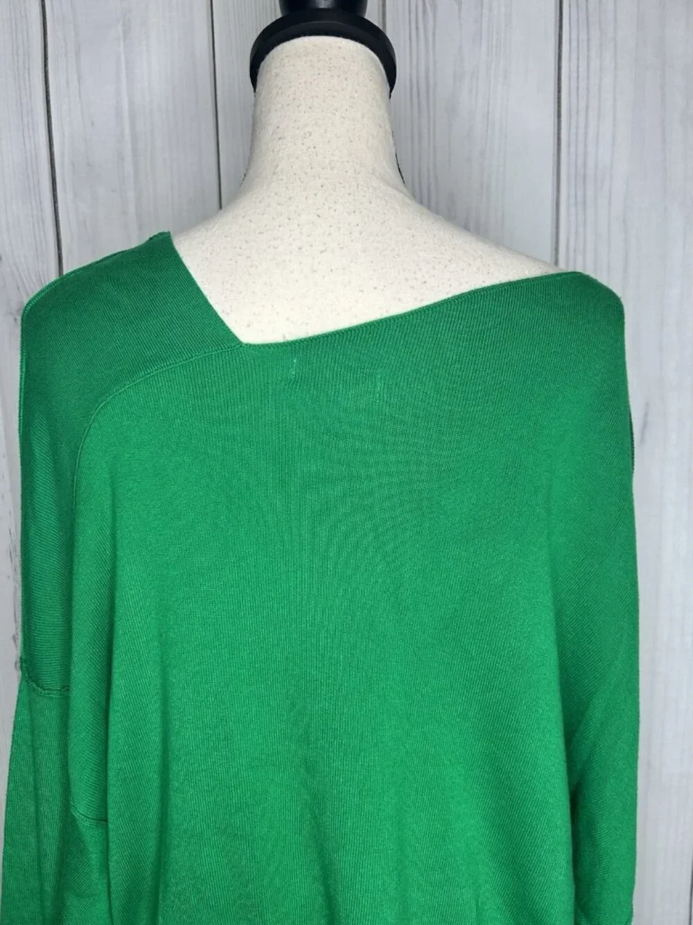 Umgee green neck